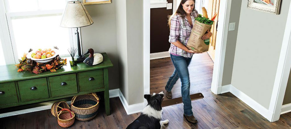 Has your pet become a door darter? Invisible Fence® Brand has created the perfect guide on how to keep your pet from escaping or running out the door.